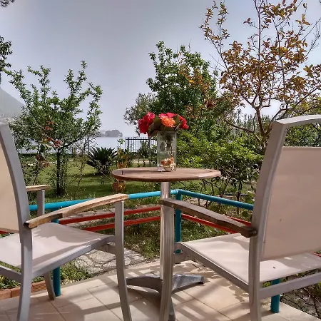 Palmyra Beachfront Apartment *